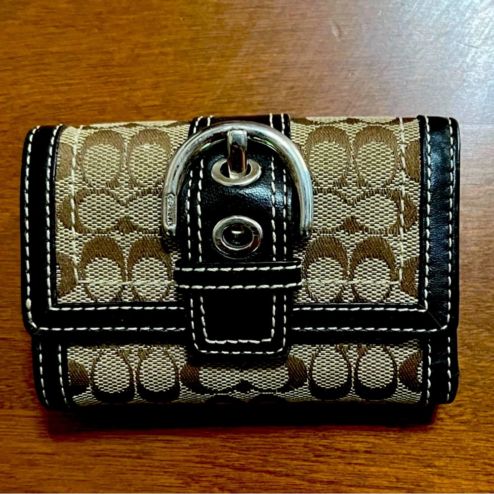Coach signature C mini round buckle wallet